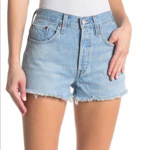 LEVIS 501 JEAN SHORTS - size 26 women’s blue